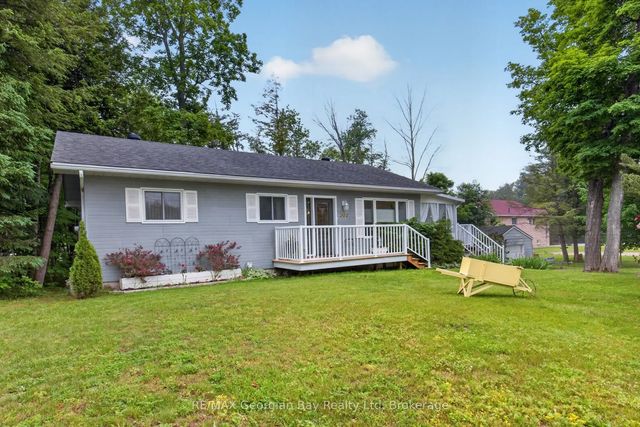 307 Balm Beach Road W, Tiny
