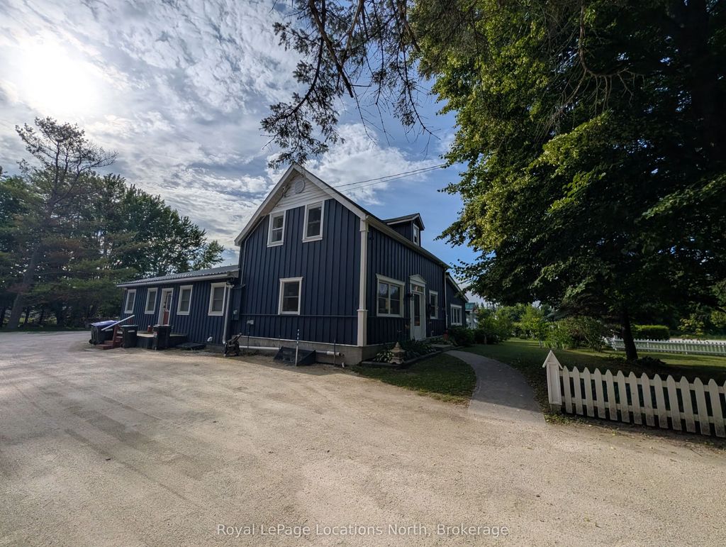 236 Phillips Street S, Clearview
