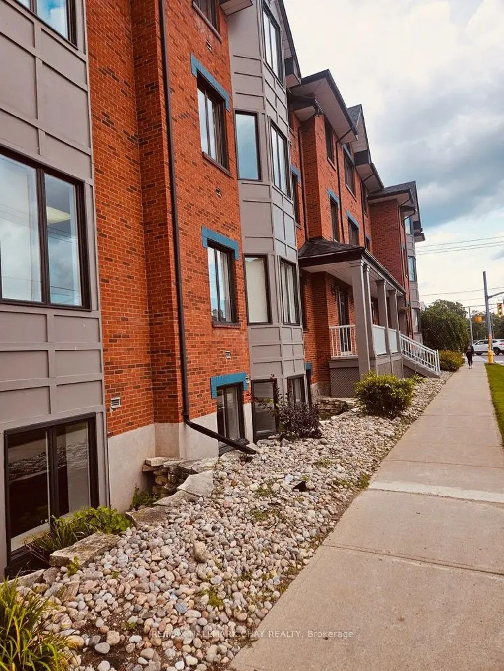 152 Bayfield Street 300, Barrie