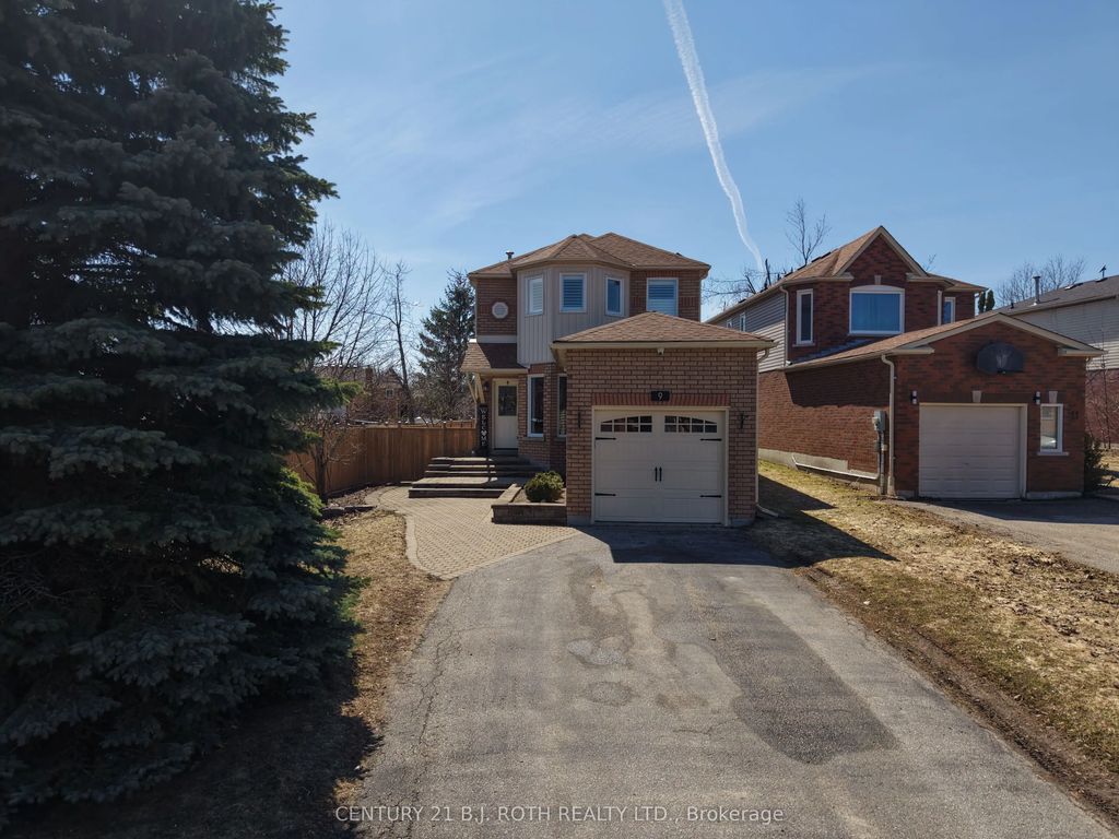 9 Laidlaw Drive N, Barrie