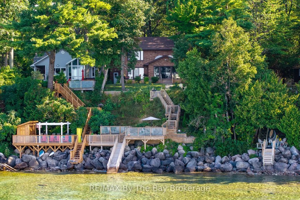 38 Willow Drive, Tiny
