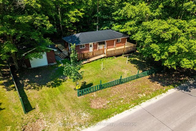 1558 Champlain Road, Tiny