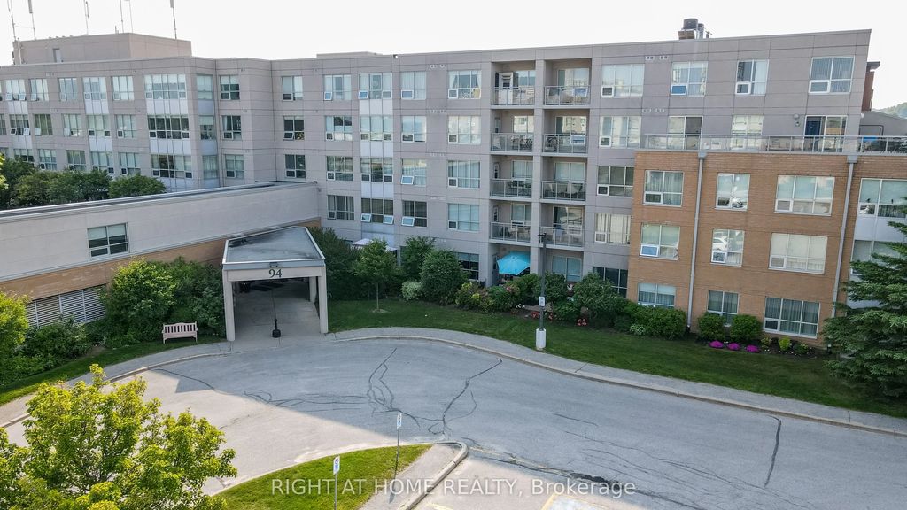 94 Dean Avenue 404, Barrie