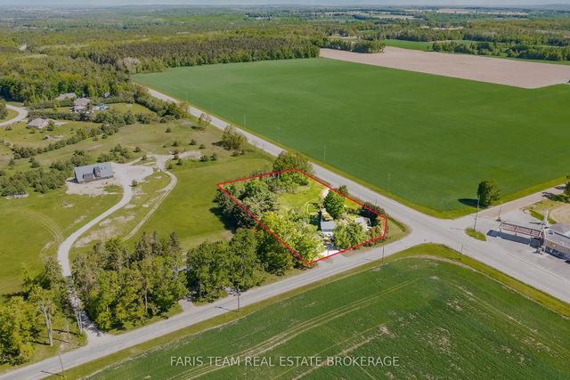 1008 Rainbow Valley Road W, Springwater