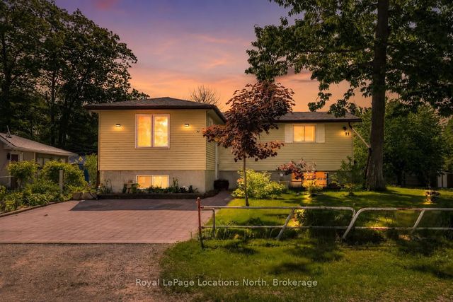 77 Laidlaw Street, Wasaga Beach