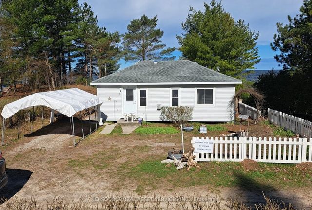 4 Pinewood Drive, Tiny