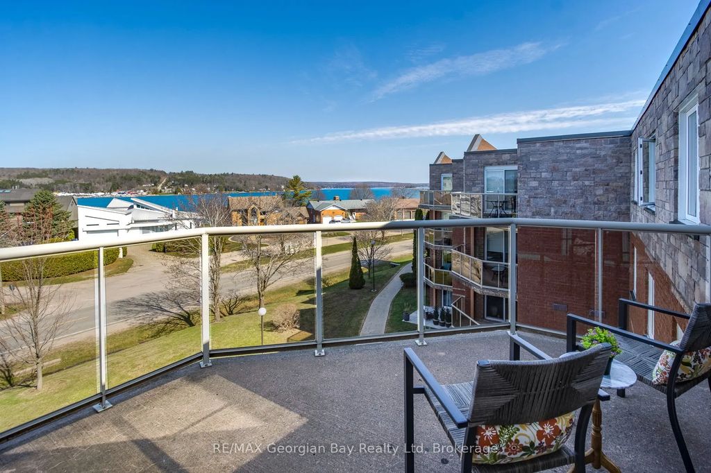 11 Beck Boulevard 404, Penetanguishene