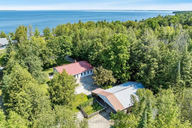 2554 Champlain Road, Tiny
