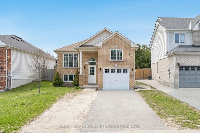 92 Wesley Avenue, Wasaga Beach