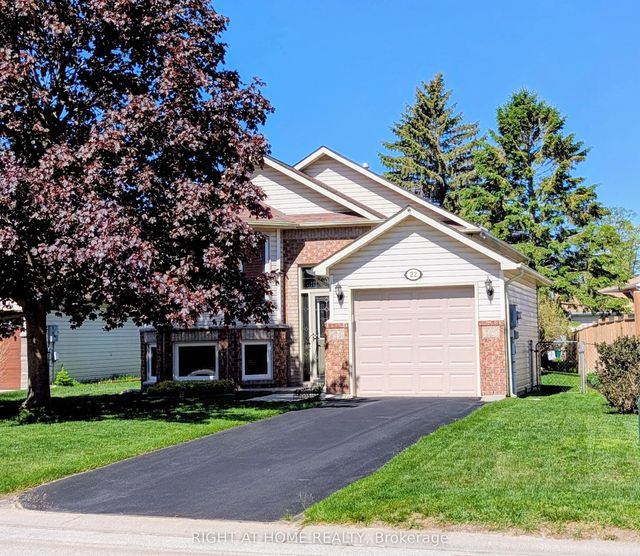 22 Donald Crescent, Wasaga Beach