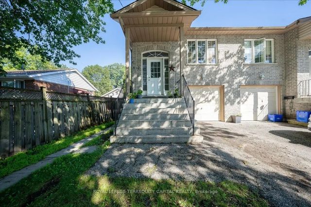 102 Henry Street, Barrie