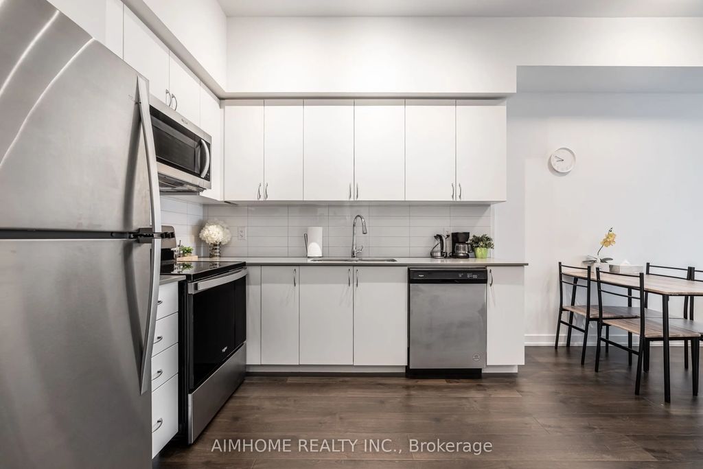 56 Lakeside Terrace 1203, Barrie