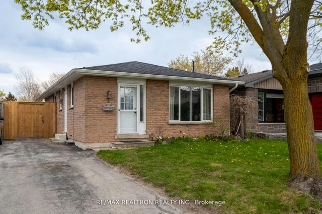 8 Courtice Crescent, Collingwood
