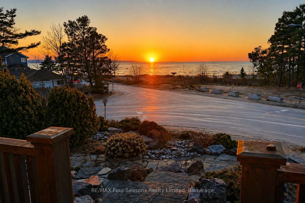 805 Eastdale Drive, Wasaga Beach