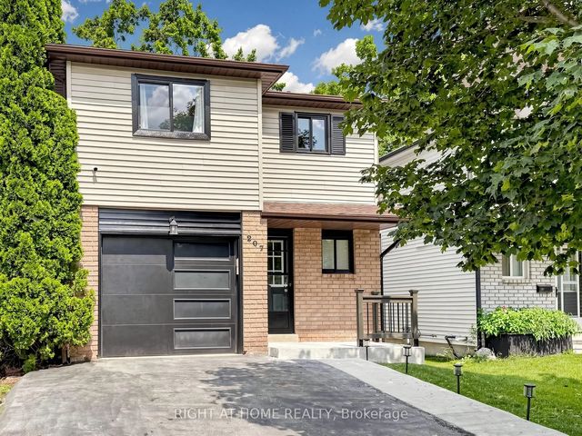 207 Hickling Trail, Barrie