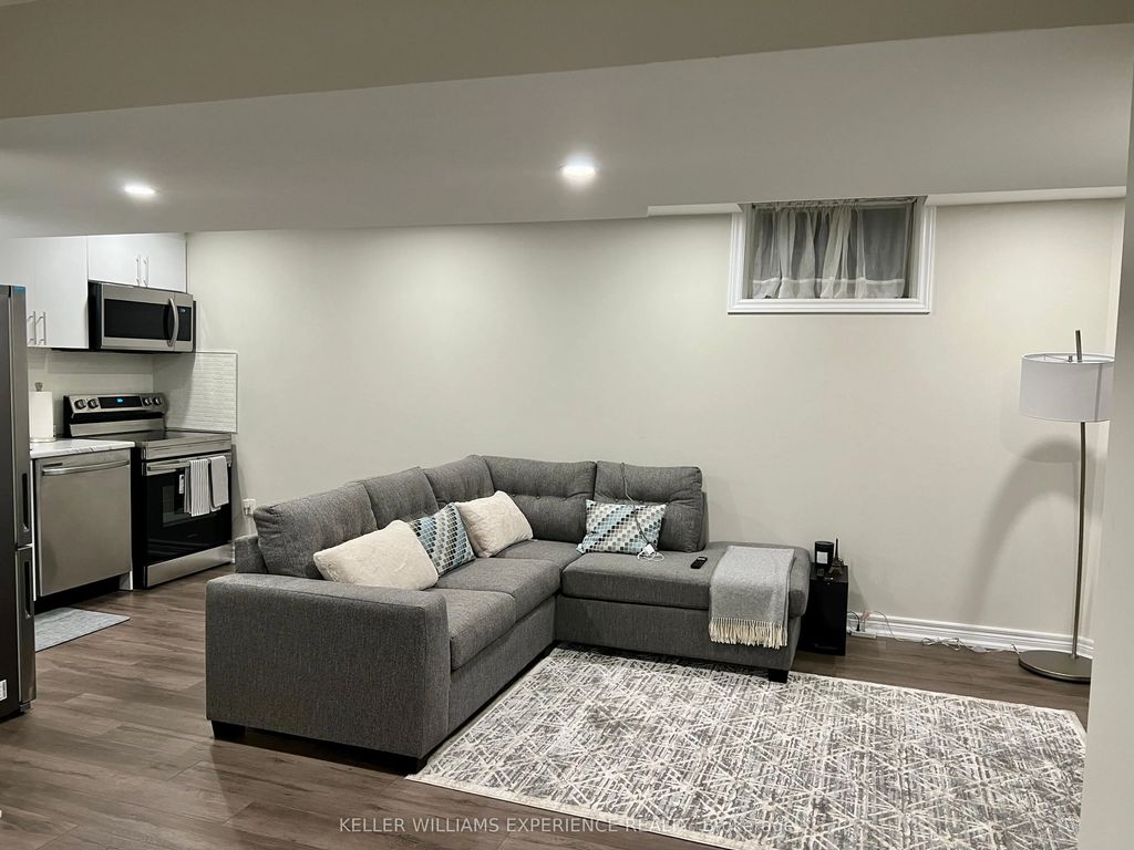 8 Grace Crescent, Barrie