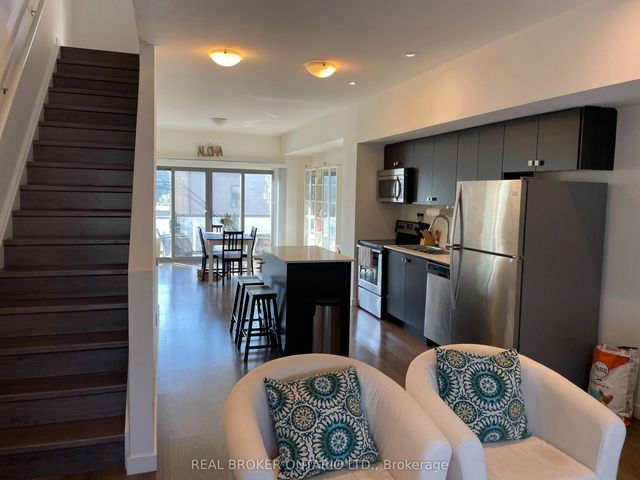 369 Essa Road 8, Barrie