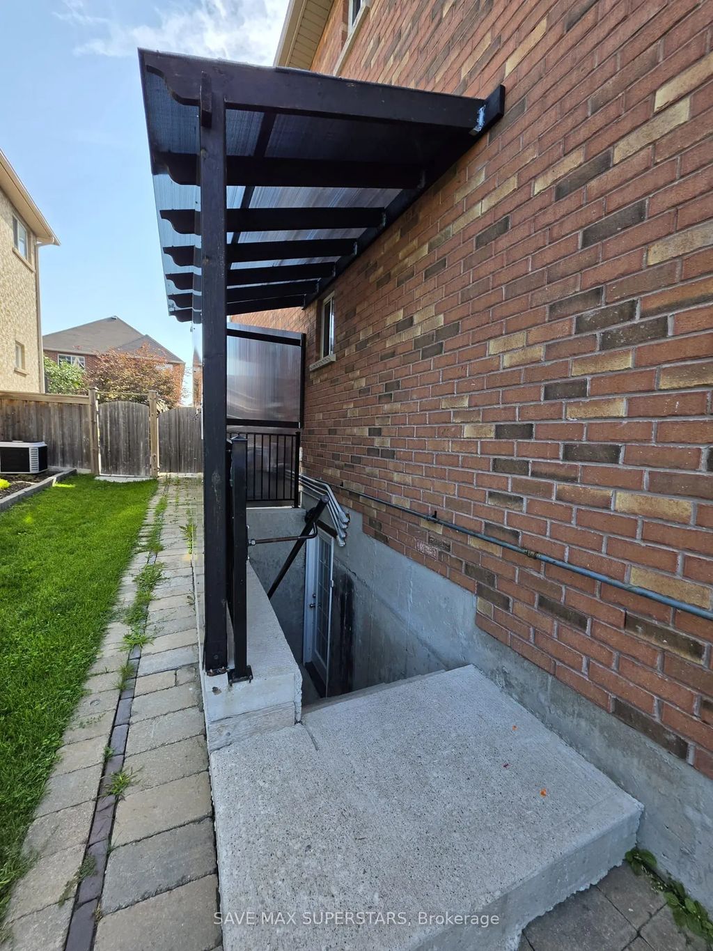 133 The Queensway Way Lower, Barrie
