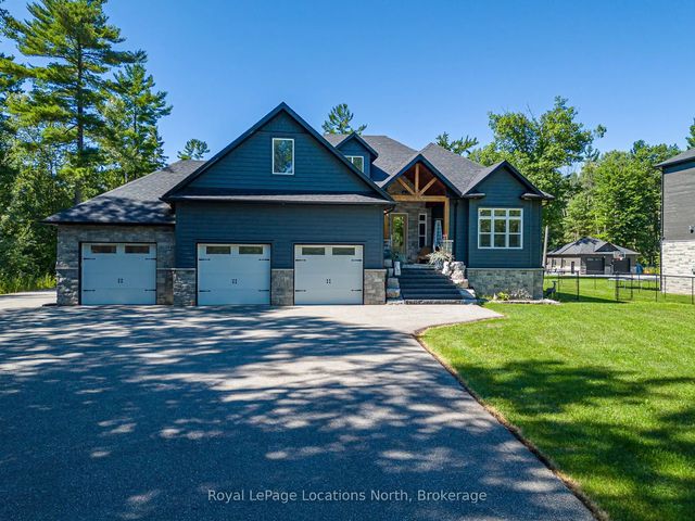 26 Spruce Street, Tiny