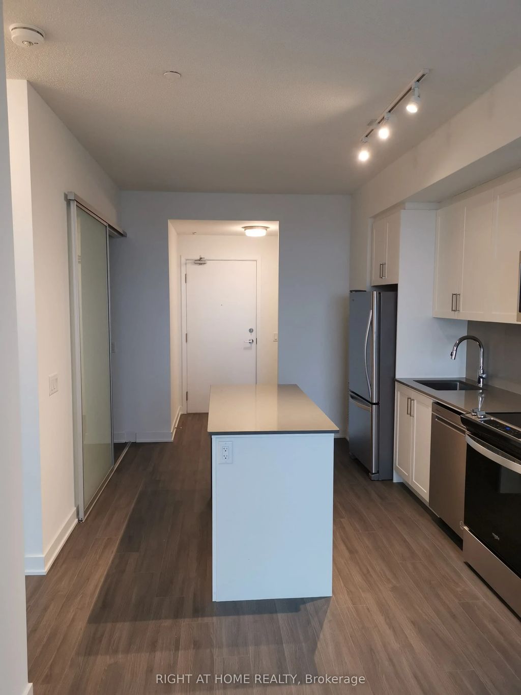 681 E Yonge Street E 612, Barrie