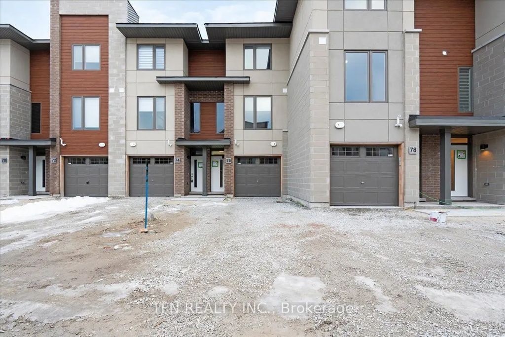 77 Winters Crescent N, Collingwood