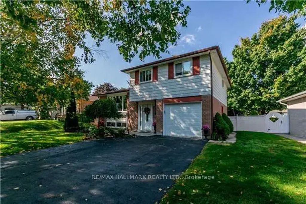 8 Meadowland Avenue Upper Unit, Barrie