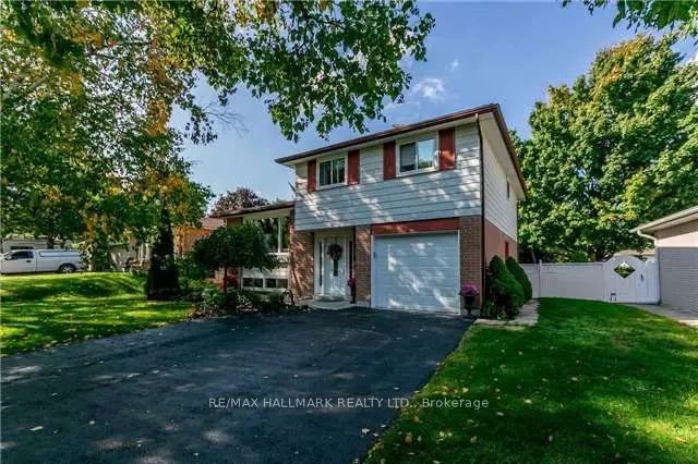 8 Meadowland Avenue Upper Unit, Barrie