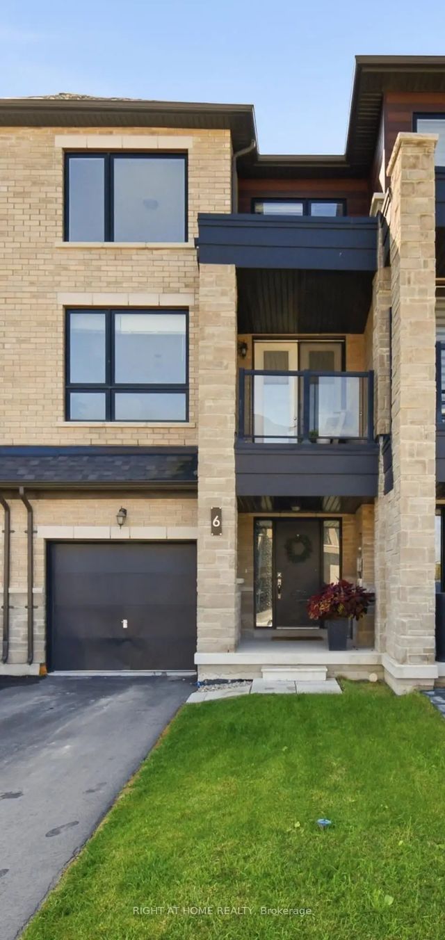 6 Blue Forest Crescent, Barrie