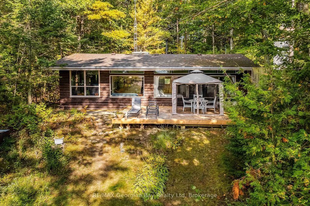 100 Nottawaga Drive, Tiny