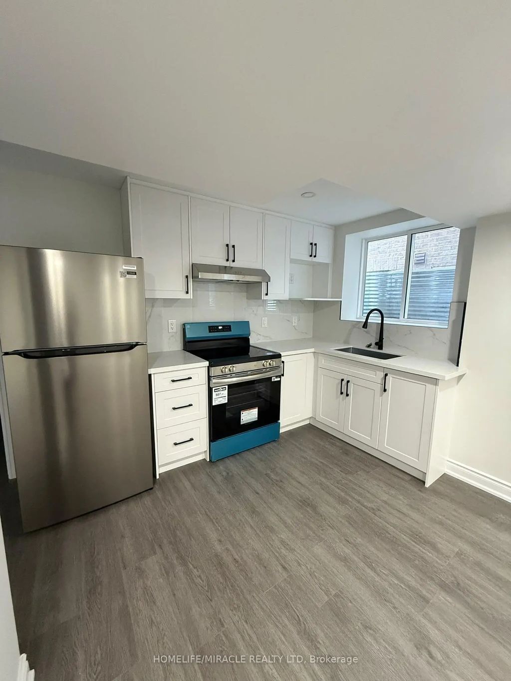 24 Phoenix Boulevard Bsmt, Barrie