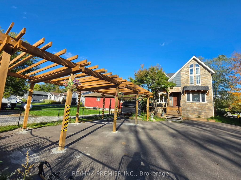 1651 Peninsula Point Road, Severn