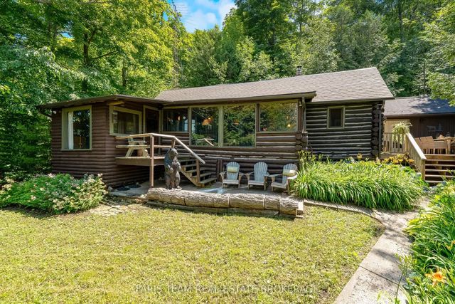 108 Shoreline Road, Tiny