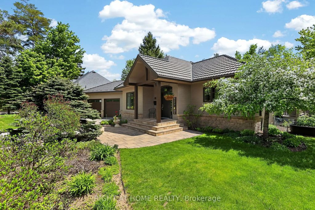 13 Alpine Way, Oro-Medonte