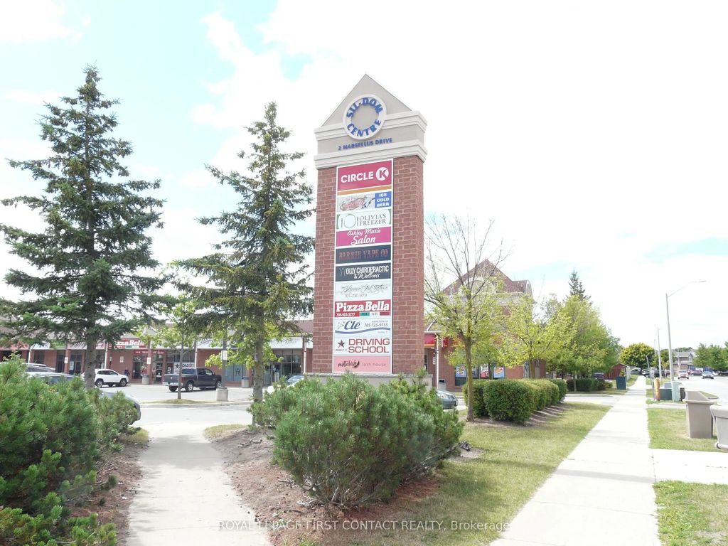 2 Marsellus Drive 8, Barrie