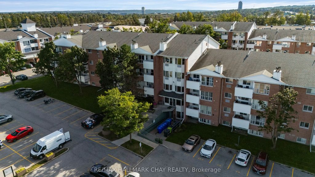 126 Bell Farm Road 414, Barrie