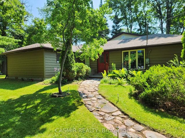 2148 Champlain Road, Tiny