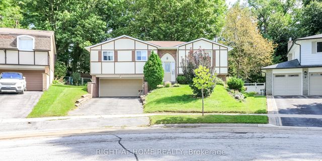 10 Campfire Court, Barrie