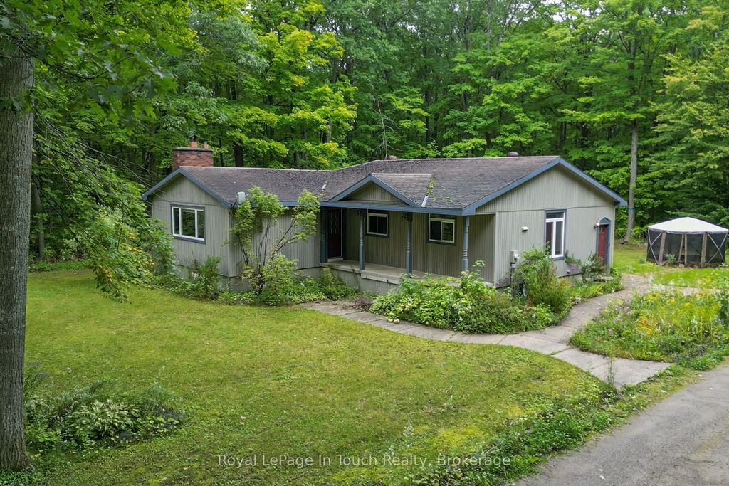 1749 Gratrix Road, Tay