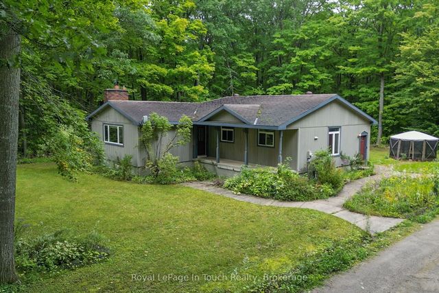 1749 Gratrix Road, Tay