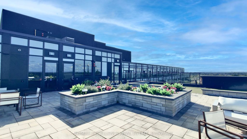 681 Yonge Street 524, Barrie