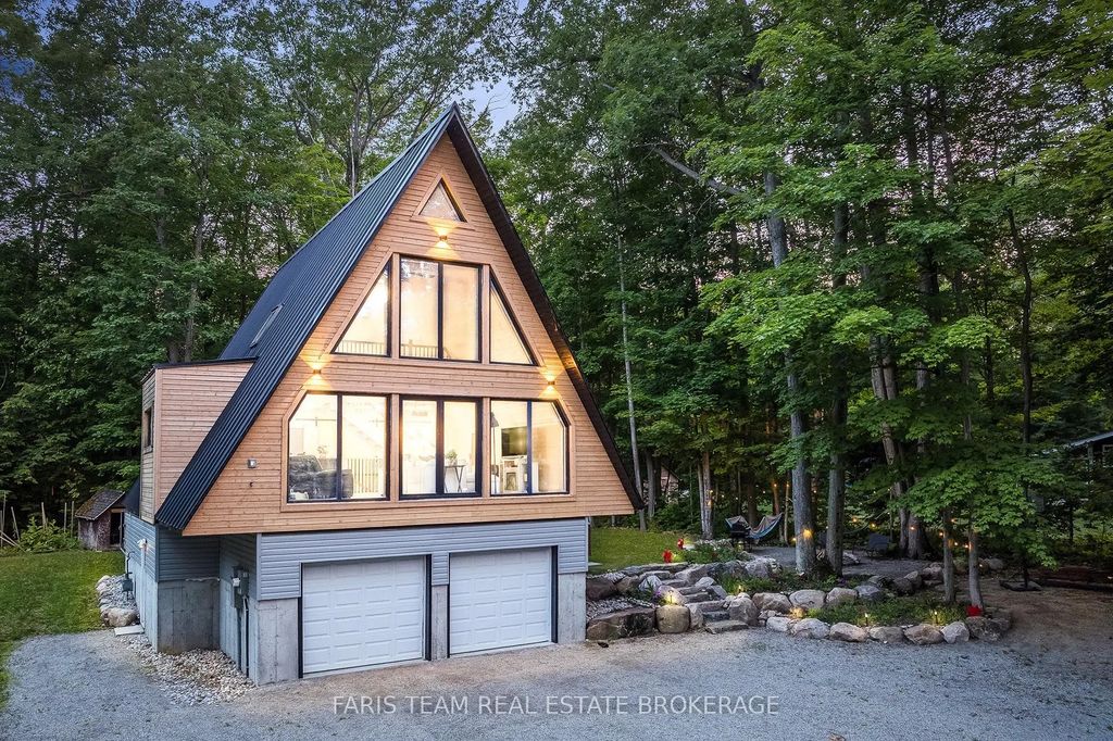 1490 Champlain Road, Tiny