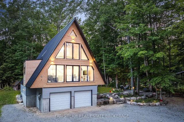 1490 Champlain Road, Tiny