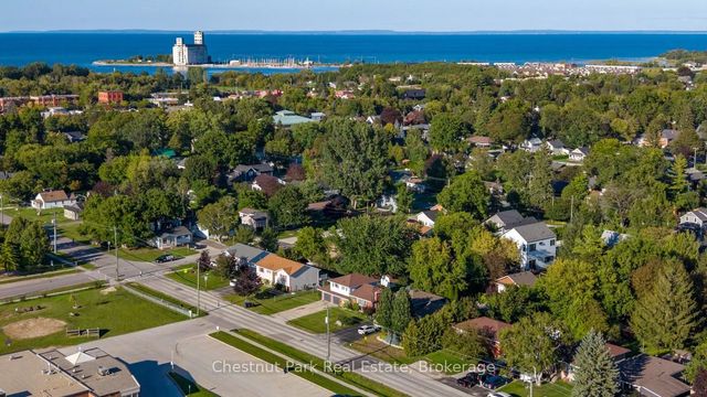 301 Spruce Street, Collingwood