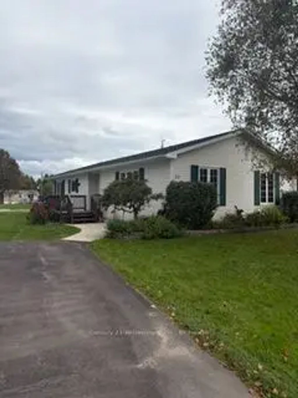 22 Indiana Avenue E, Wasaga Beach