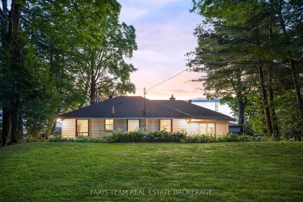 1697 Champlain Road, Tiny