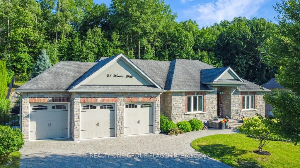 24 Wendat Trail E, Springwater