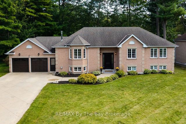 29 Downer Crescent, Wasaga Beach