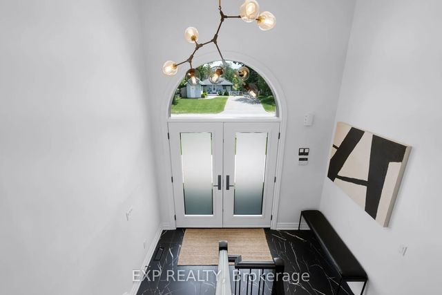 256 Old Mosley Street Main, Wasaga Beach