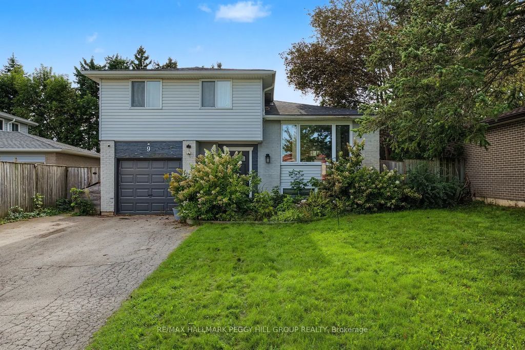 9 Baker Crescent Upper, Barrie