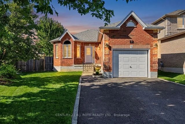 12 Lamont Crescent, Barrie